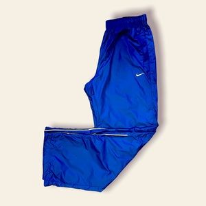 BRAND: Nike / SIZE: Medium / COLOR: Blue / Material: WindBreaker